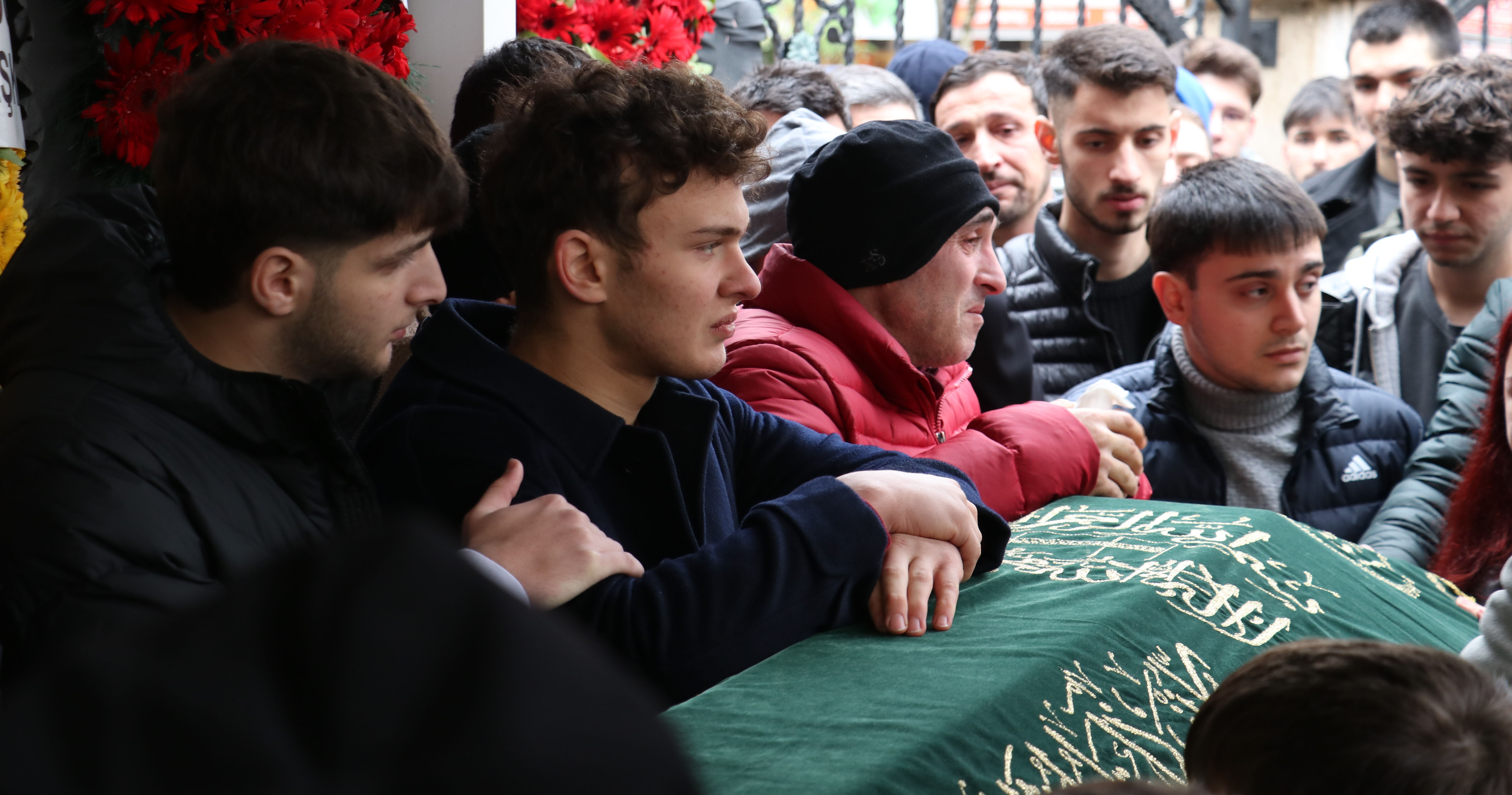 Erzurum'da çığ altında kalan milli judocu Emre Yazgan'a veda! İkizi tabutun başından ayrılmadı - 2. Resim