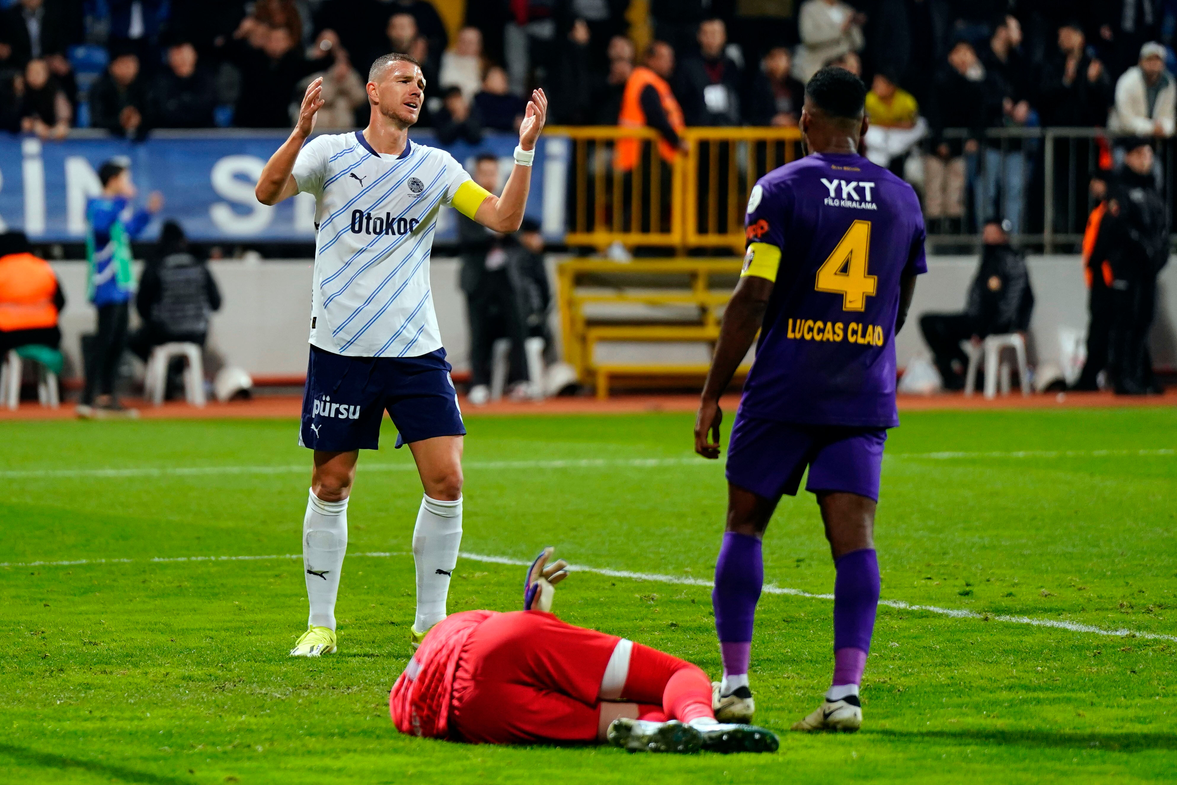 Galatasaray'dan sürpriz hamle! Ali Koç'un ilk transferiydi... Sarı-kırmızılılar kancayı taktı Galatasaray'dan sürpriz hamle! Ali Koç'un ilk transferiydi... Sarı-kırmızılılar kancayı taktı - 3. Resim