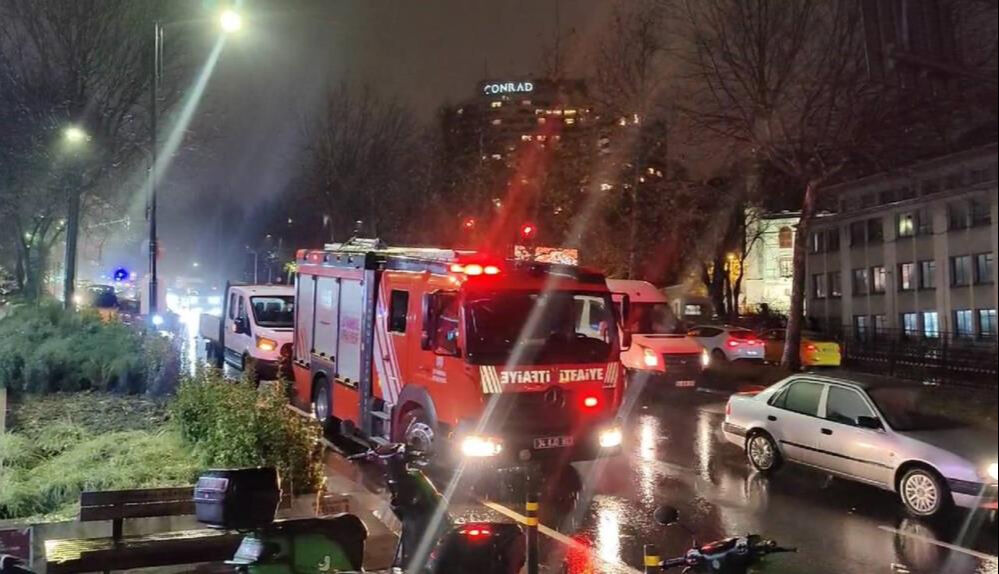 İstanbul'u sağanak vurdu! Telefonlar susmadı, ekipler durmadı İstanbul'u sağanak vurdu! Telefonlar susmadı, ekipler durmadı - 1. Resim