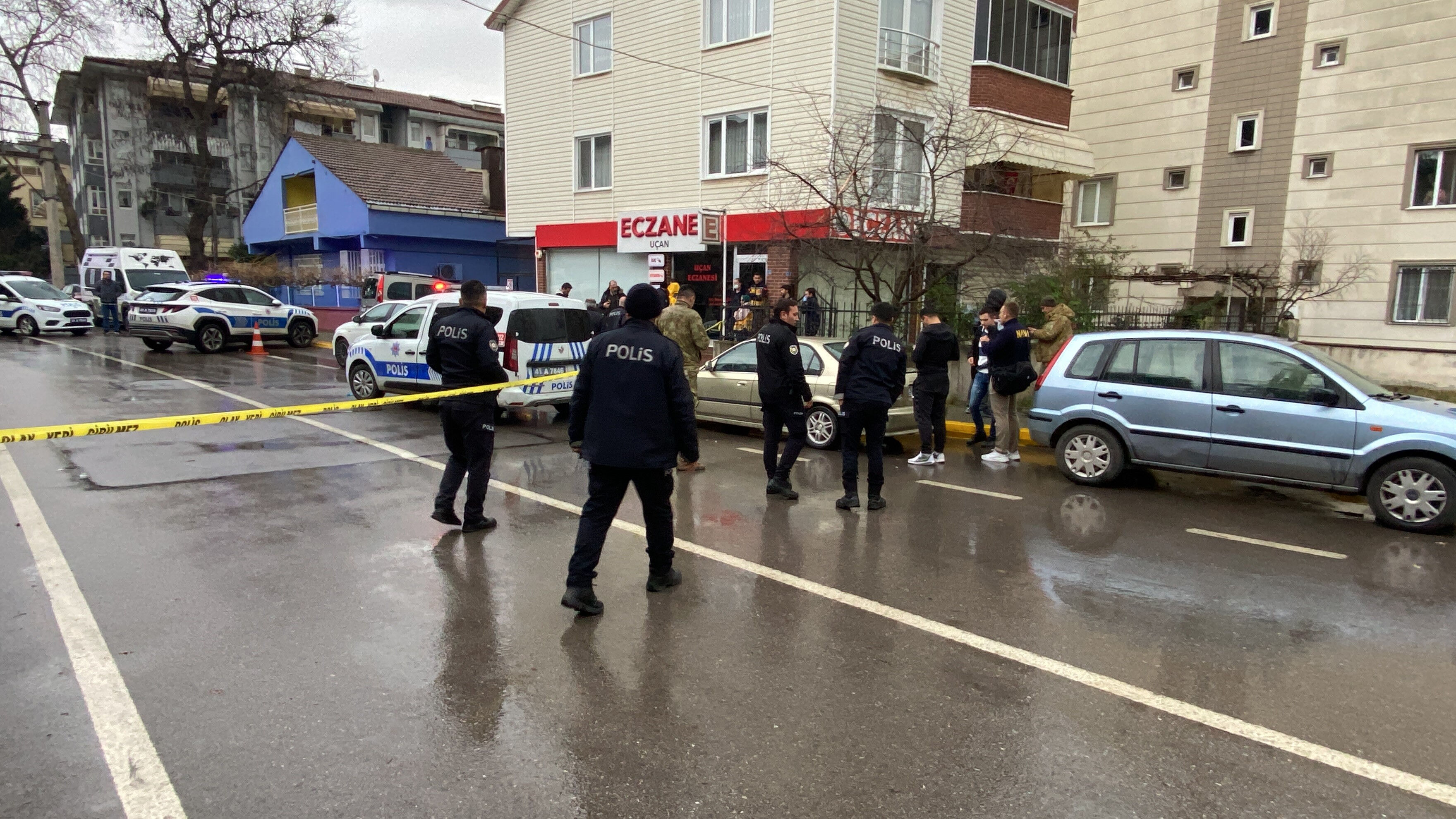 Kocaeli'de uzman çavuş sokak ortasında intihar etti Kocaeli'de uzman çavuş sokak ortasında intihar etti - 2. Resim