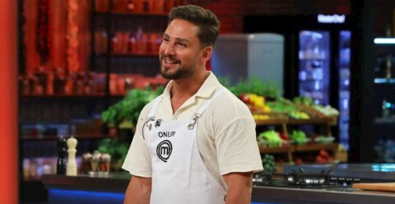Masterchef Onur-Şirin mücadelesinde elenen kim oldu? Ceketi kazanarak son 6'ya kalan isim belli oldu! Masterchef Onur-Şirin mücadelesinde elenen kim oldu? Ceketi kazanarak son 6'ya kalan isim belli oldu! - 6. Resim