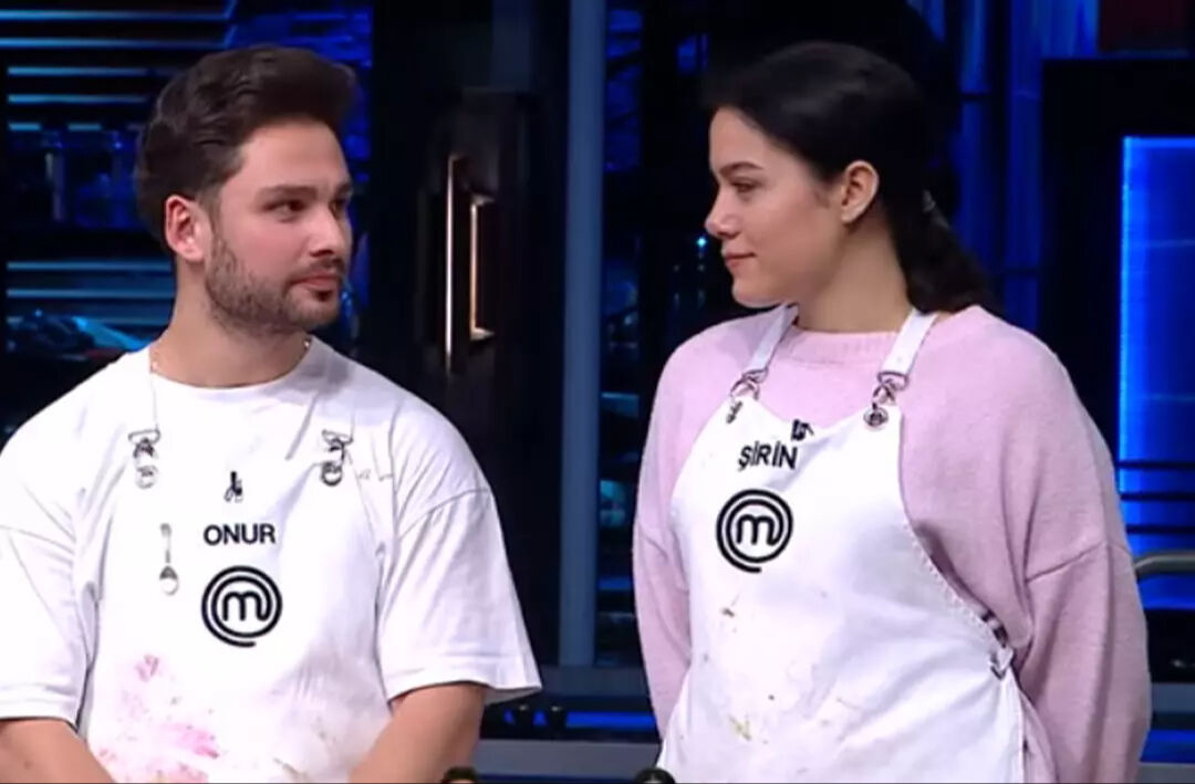 Masterchef Onur-Şirin mücadelesinde elenen kim oldu? Ceketi kazanarak son 6'ya kalan isim belli oldu! Masterchef Onur-Şirin mücadelesinde elenen kim oldu? Ceketi kazanarak son 6'ya kalan isim belli oldu! - 3. Resim