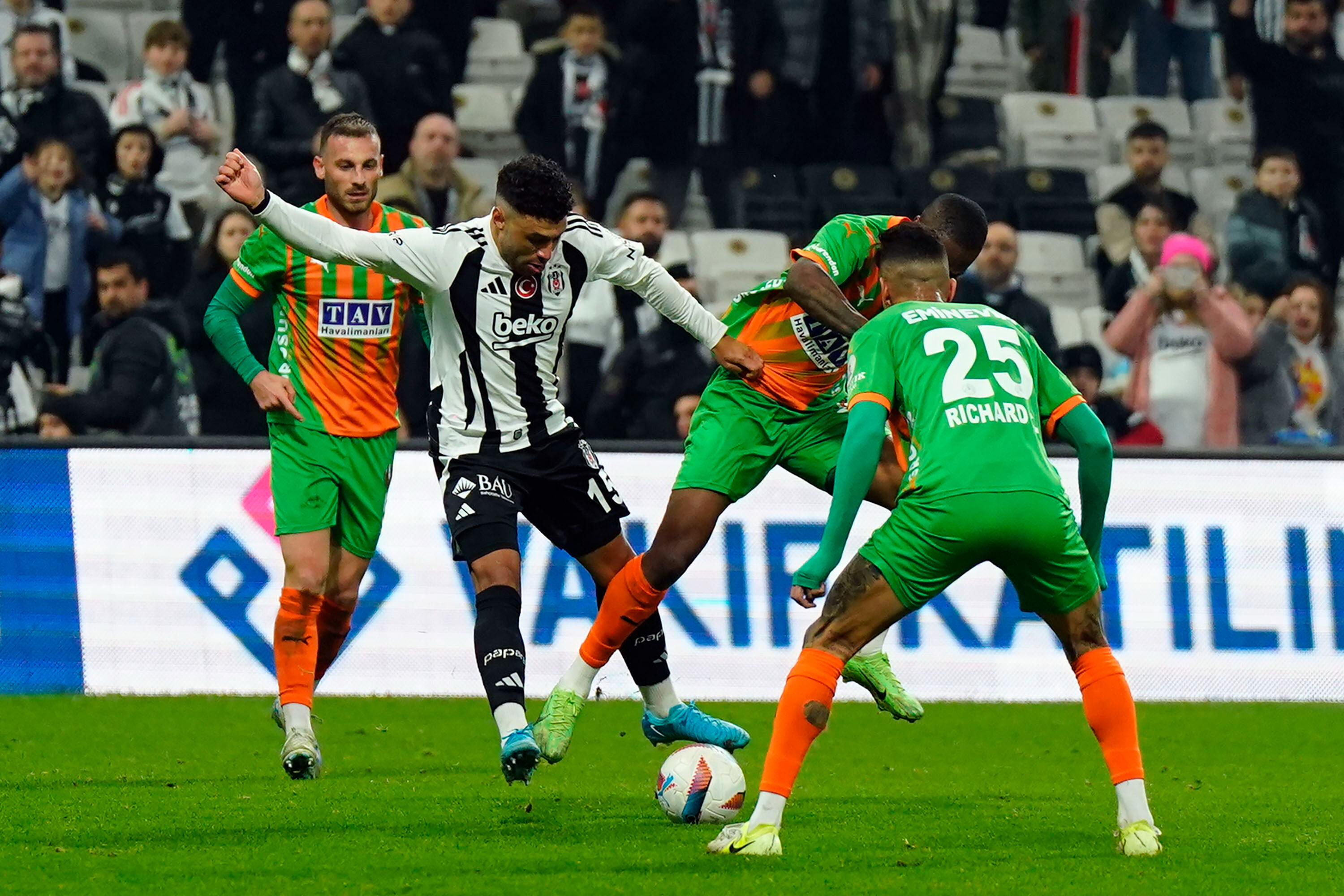 Tükenmişlik sendromu! Adana'ya kaybeden Beşiktaş evinde Alanyaspor’la da yenişemedi Tükenmişlik sendromu! Adana'ya kaybeden Beşiktaş evinde Alanyaspor’la da yenişemedi - 1. Resim