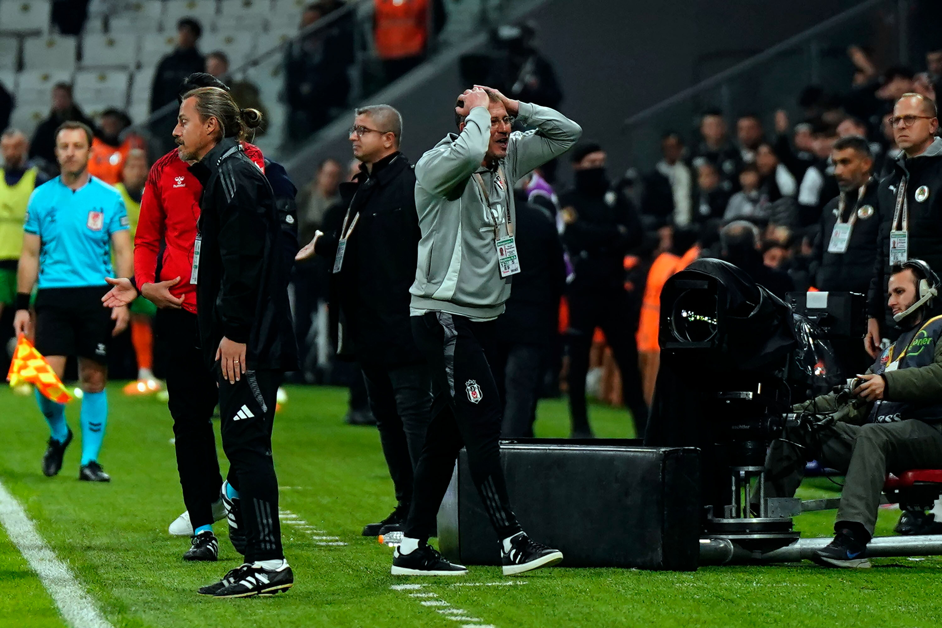 Tükenmişlik sendromu! Adana'ya kaybeden Beşiktaş evinde Alanyaspor’la da yenişemedi Tükenmişlik sendromu! Adana'ya kaybeden Beşiktaş evinde Alanyaspor’la da yenişemedi - 5. Resim