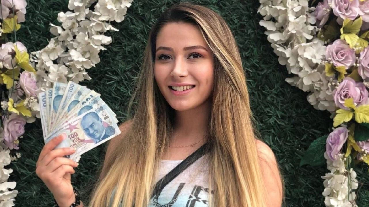 Ünlü fenomen Neşe Özkan estetik ameliyatında öldü! Eşinden ilk açıklama geldi! Hastane ismini söyleyip... Ünlü fenomen Neşe Özkan estetik ameliyatında öldü! Eşinden ilk açıklama geldi! Hastane ismini söyleyip... - 1. Resim