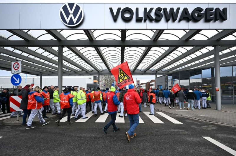 VW’den tarihi karar: 35 Bin kişi işten çıkartılacak… - 1. Resim