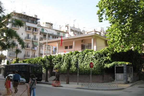 Yunanistan'daki Türk Başkonsolosluğu'na alçak saldırı! Güvenlik güçleri hedef alındı - 1. Resim