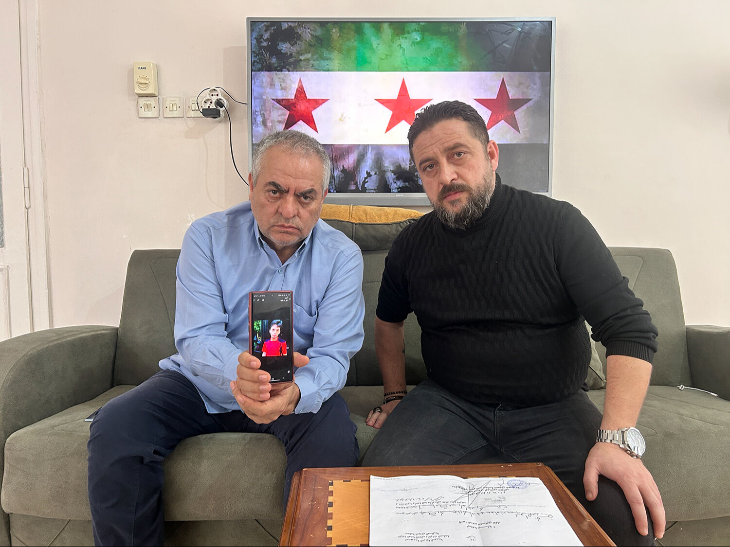 10 yıl sonra gelen umut... Baba, Sednaya Hapishanesi'ndeki mahkumu arıyor - 1. Resim