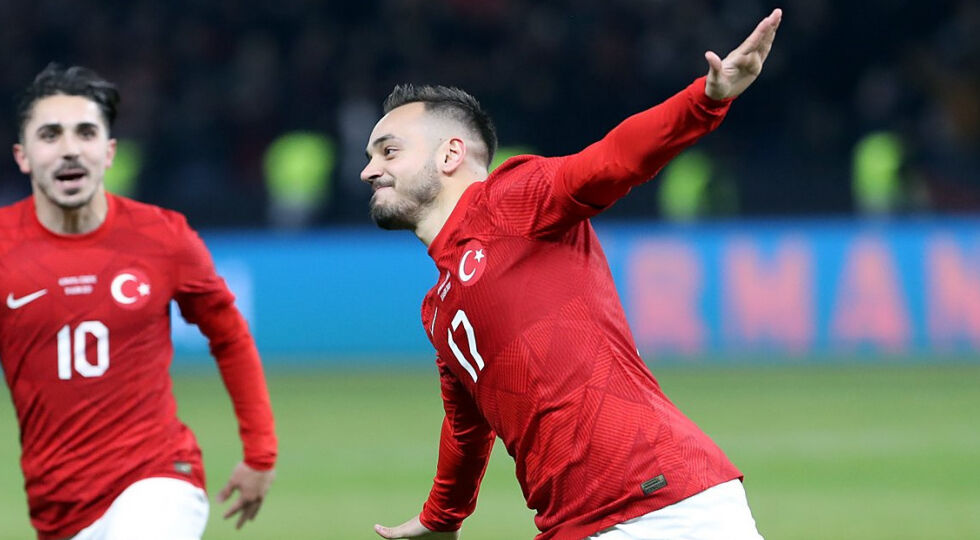 Adana Demirspor'un milli futbolcusu Yusuf Sarı, Fenerbahçe'ye önerildi! Son sözü Jose Mourinho söyleyecek Adana Demirspor'un milli futbolcusu Yusuf Sarı, Fenerbahçe'ye önerildi! Son sözü Jose Mourinho söyleyecek - 4. Resim