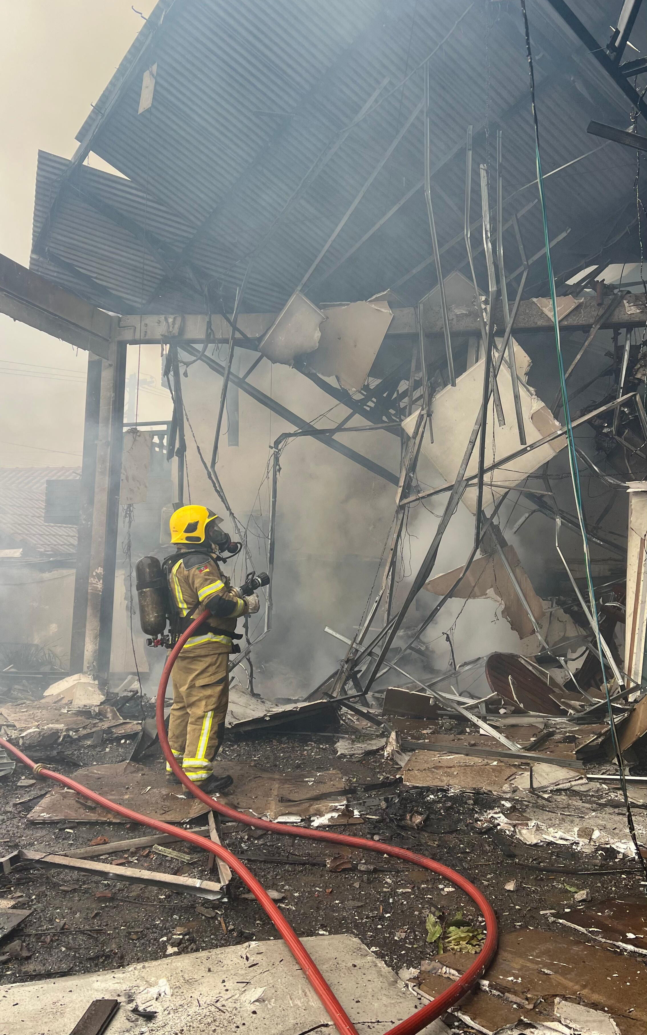 Brezilya'da feci kaza: Yerleşim yerine düşen uçakta bir aile hayatını kaybetti - 2. Resim