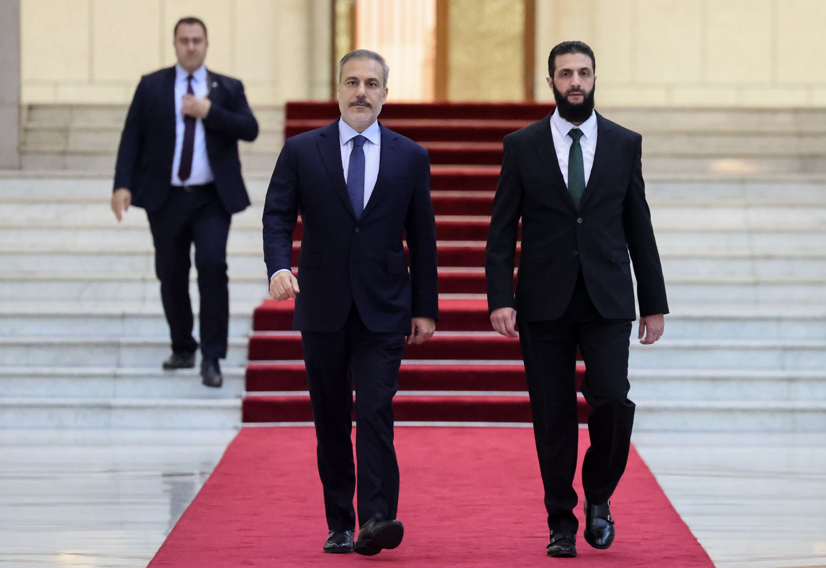 Esad oraya çıkmayı bile yasaklamıştı! Hakan Fidan ve Şara'nın çay keyfi dünya basınında Esad oraya çıkmayı bile yasaklamıştı! Hakan Fidan ve Şara'nın çay keyfi dünya basınında - 2. Resim