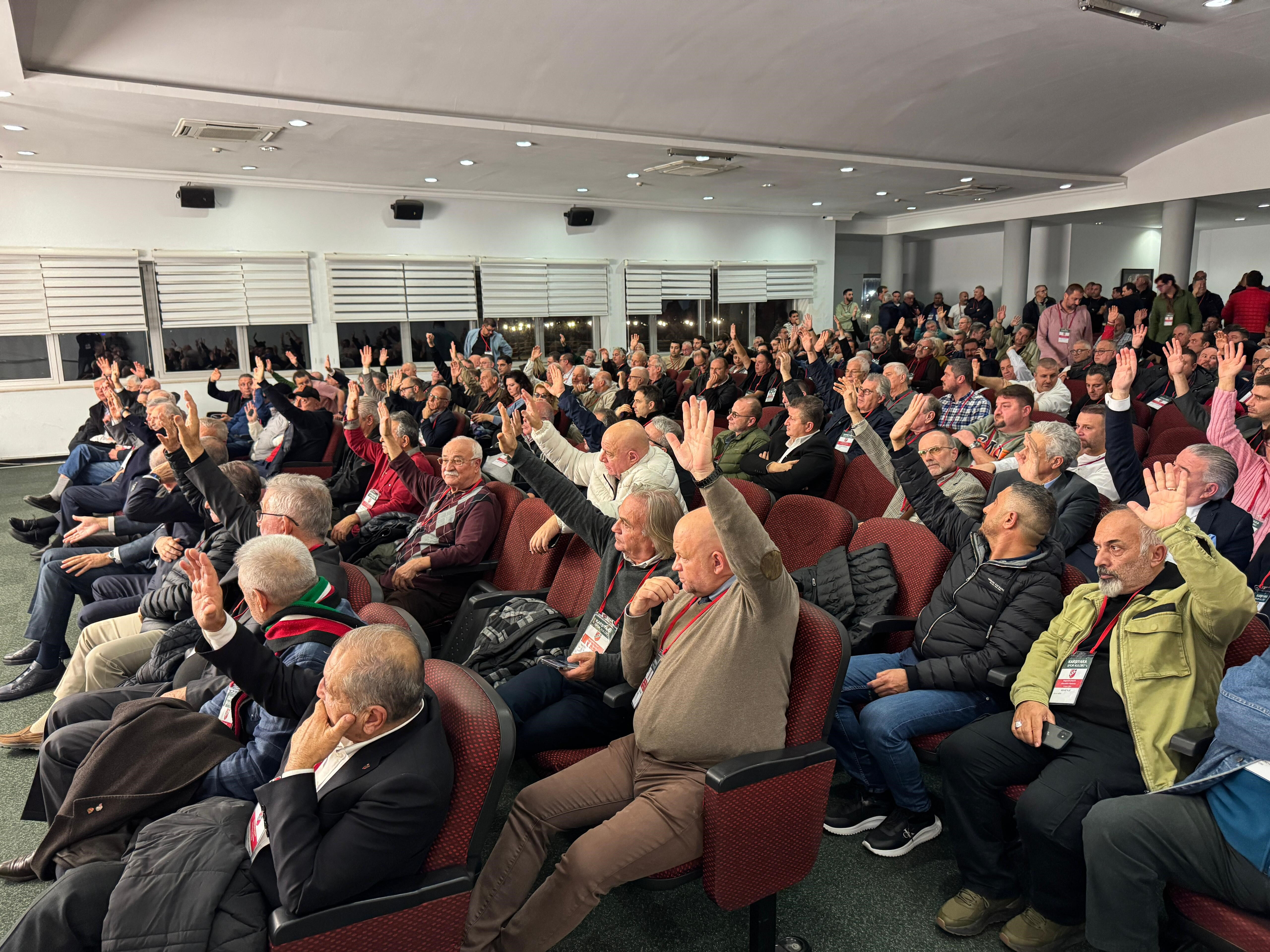 Türkiye'nin ünlü kulübü kayyım tehlikesiyle baş başa! Tek bir kişi bile aday olmadı Ünlü kulüp kayyım tehlikesiyle baş başa! Tek bir kişi bile aday olmadı - 1. Resim