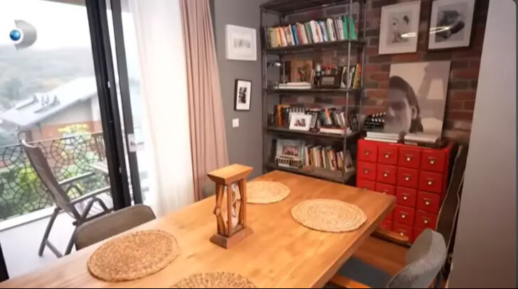 3+1 evinin kapılarını ilk kez açtı! Doğa ile iç içe yaşayan Nadide Sultan'ın lüks villasında yok yok... 3+1 evinin kapılarını ilk kez açtı! Doğa ile iç içe yaşayan Nadide Sultan'ın lüks villasında yok yok... - 3. Resim