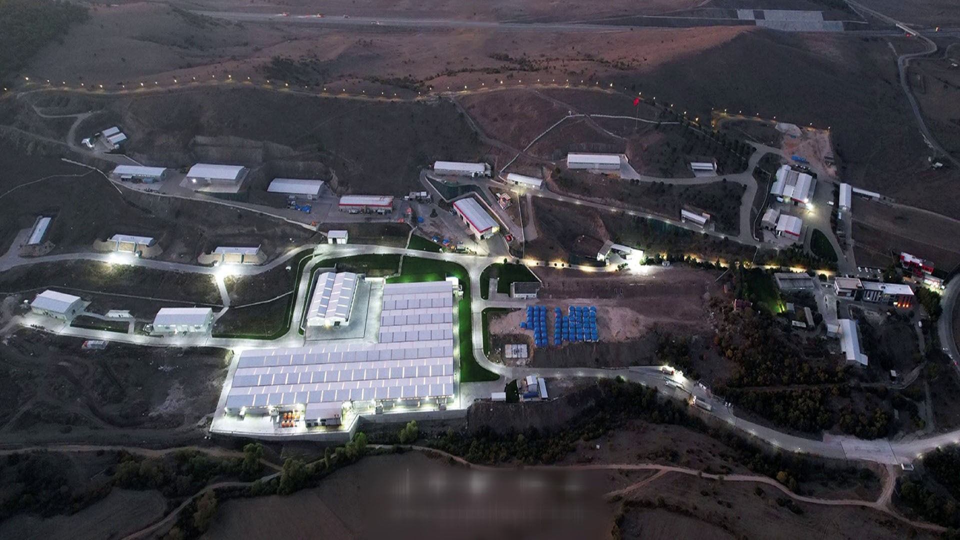 Balıkesir Karesi'deki fabrika faciasını köylüler anlattı! Önce camlar sallandı sonra alev topu geldi Balıkesir Karesi'deki fabrika faciasını köylüler anlattı! Önce camlar sallandı sonra alev topu geldi - 3. Resim