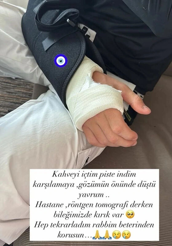 Çağla Şıkel ile Emre Altuğ'u korkutan haber! Hastaneye koştular Çağla Şıkel ile Emre Altuğ'u korkutan haber! Hastaneye koştular - 2. Resim