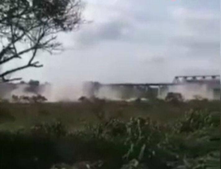 Canlı yayında köprü çöktü, çok sayıda kayıp var! Film sahnesini aratmayan dakikalar... - 2. Resim