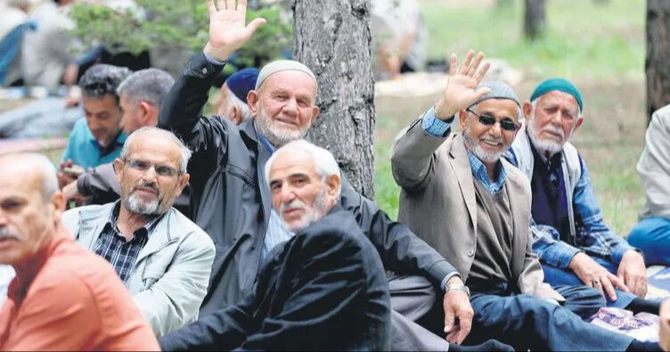 Emeklilere yılbaşı ikramiyesi var mı, ne zaman verilecek? Geçtiğimiz sene 5000 TL ikramiye dağıtılmıştı! - 3. Resim