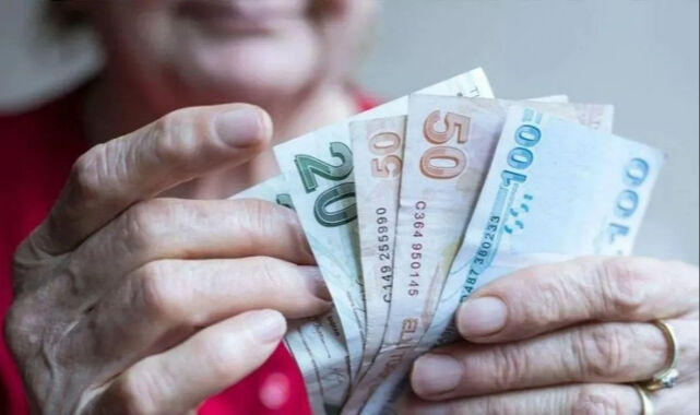 Emeklilere yılbaşı ikramiyesi var mı, ne zaman verilecek? Geçtiğimiz sene 5000 TL ikramiye dağıtılmıştı! - 4. Resim
