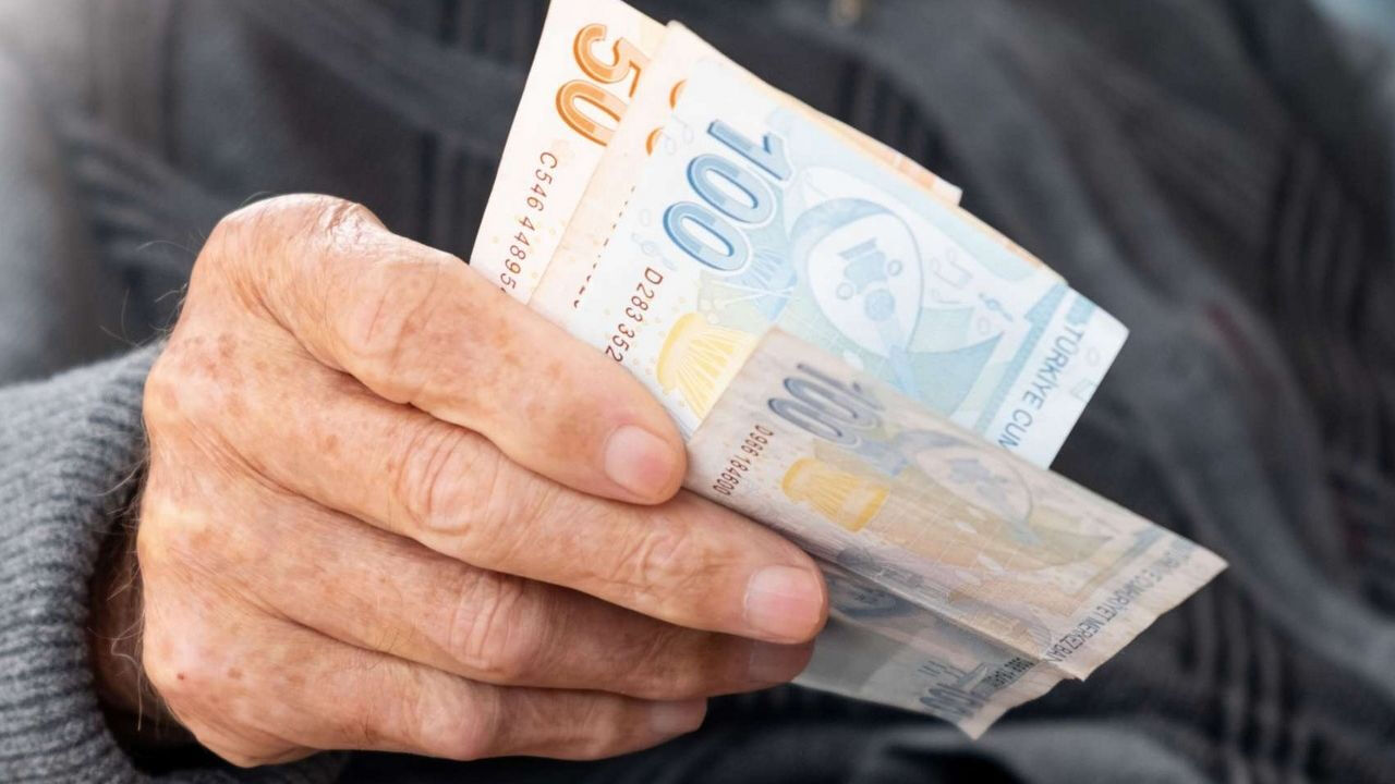 Emeklilere yılbaşı ikramiyesi var mı, ne zaman verilecek? Geçtiğimiz sene 5000 TL ikramiye dağıtılmıştı! - 2. Resim