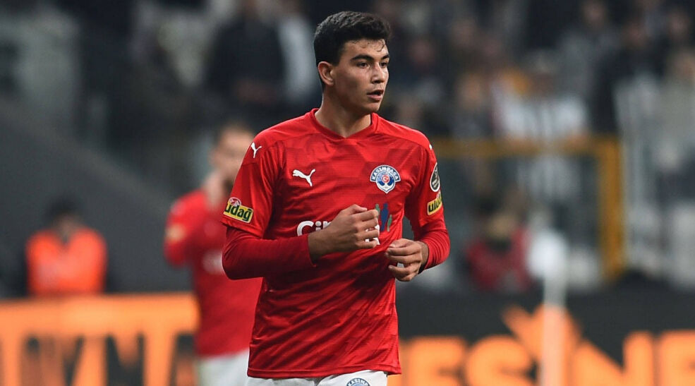 Fenerbahçe ve Galatasaray'ın radarındaydı! Kasımpaşa'nın genç yıldızı Yasin Özcan, Aston Villa'ya imza attı - 3. Resim