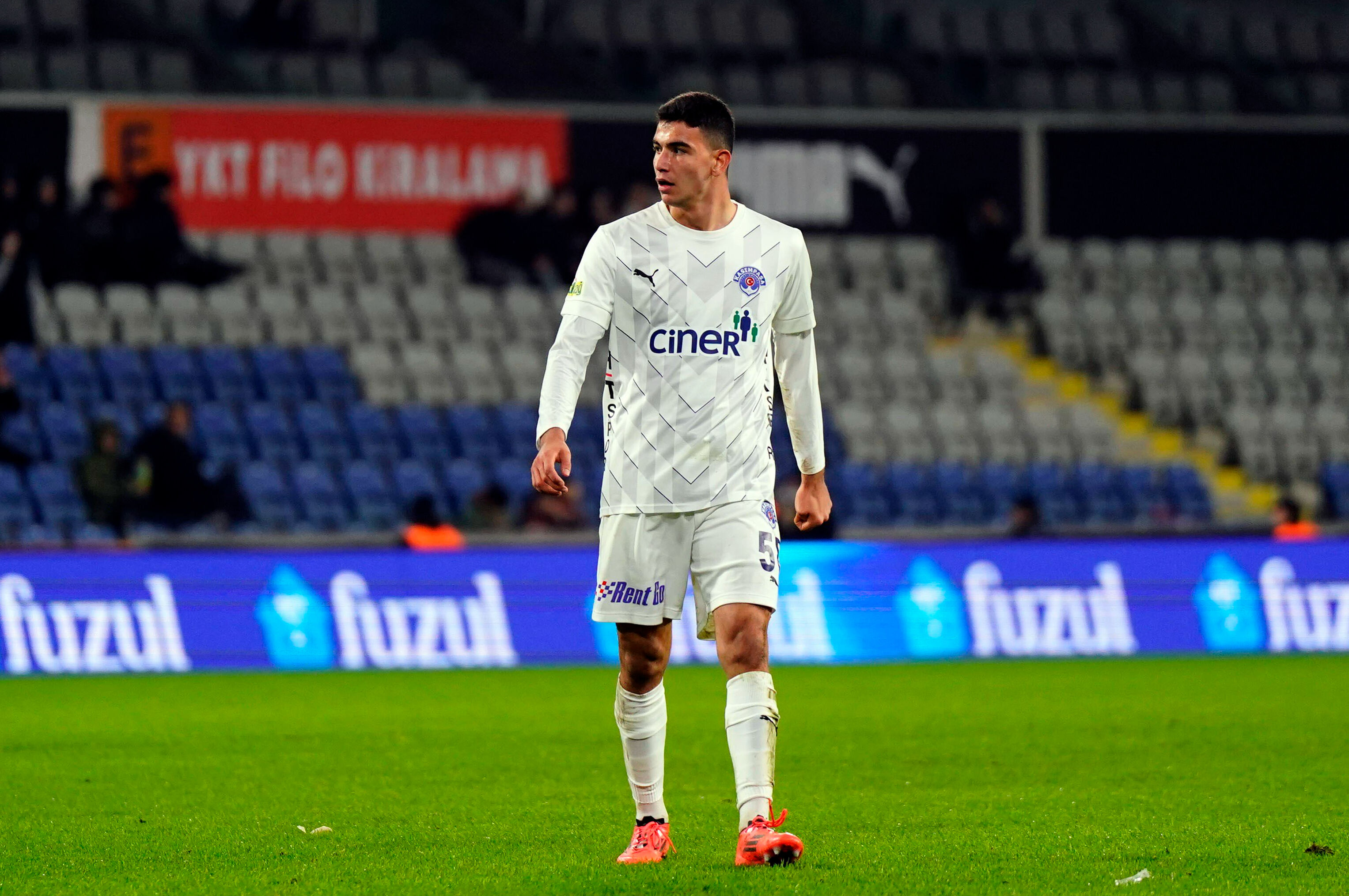 Fenerbahçe ve Galatasaray'ın radarındaydı! Kasımpaşa'nın genç yıldızı Yasin Özcan, Aston Villa'ya imza attı - 1. Resim
