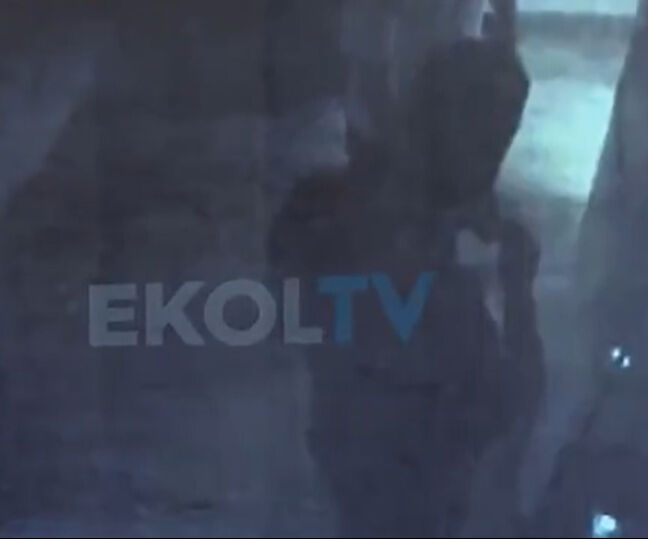 Gümrükte rüşvetin görüntüsü ortaya çıktı! Aldığı rüşvetten bahşiş verdi - 3. Resim