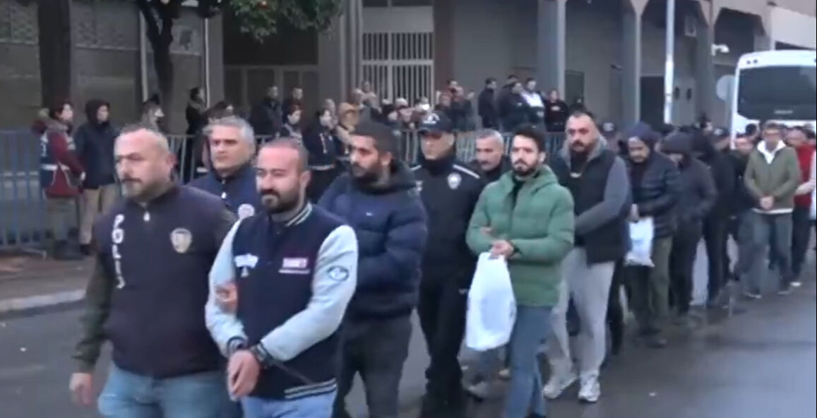 Gümrükte rüşvetin görüntüsü ortaya çıktı! Aldığı rüşvetten bahşiş verdi - 1. Resim