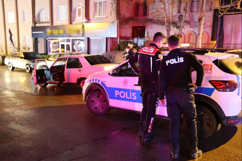 Her yerde aranıyordu, yakalandı! Son pişmanlığı polisleri şaşkına çevirdi Her yerde aranıyordu, yakalandı! Son pişmanlığı polisleri şaşkına çevirdi - 3. Resim