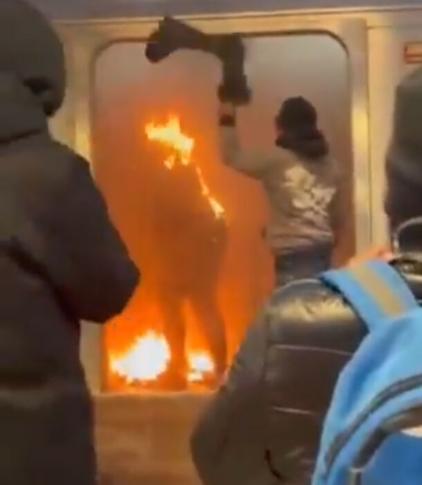 Kadını canlı canlı ateşe verip ölmesini izledi! Metro canisinden tek cümlelik skandal savunma Metrodaki kadını canlı canlı ateşe verip ölmesini izledi! Tek cümlelik skandal bir savunma yaptı - 2. Resim