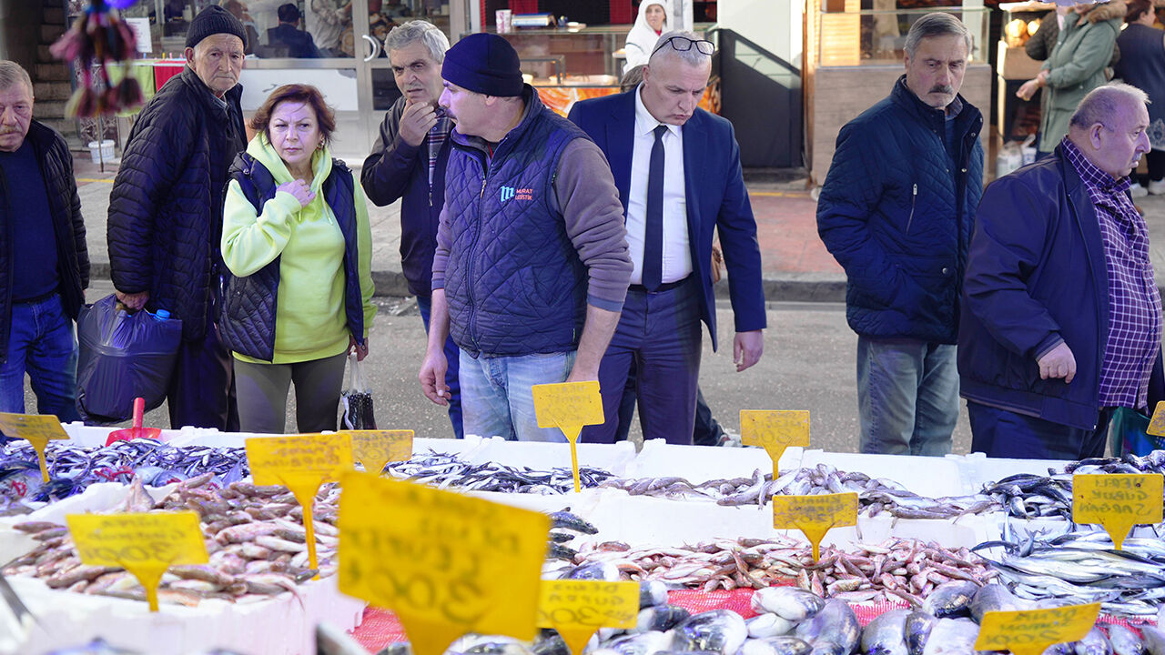 Vatandaş tezgahta hayatının şokunu yaşadı: İki balık bir çeyrek altından fazla - 4. Resim