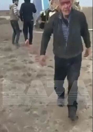 Azerbaycan Havayolları'na ait yolcu uçağı Kazakistan Aktau'ya düştü! Bakan duyurdu: Kurtulanlar var - 2. Resim