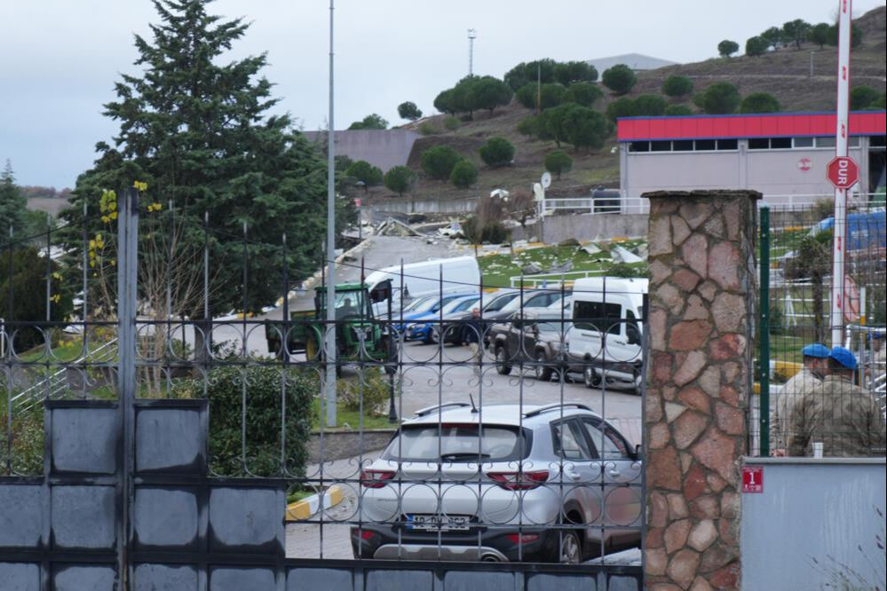 Balıkesir'deki patlamada ölenlerin cenazeleri ailelerine teslim edildi Balıkesir'deki patlamada ölenlerin cenazeleri ailelerine teslim edildi - 4. Resim