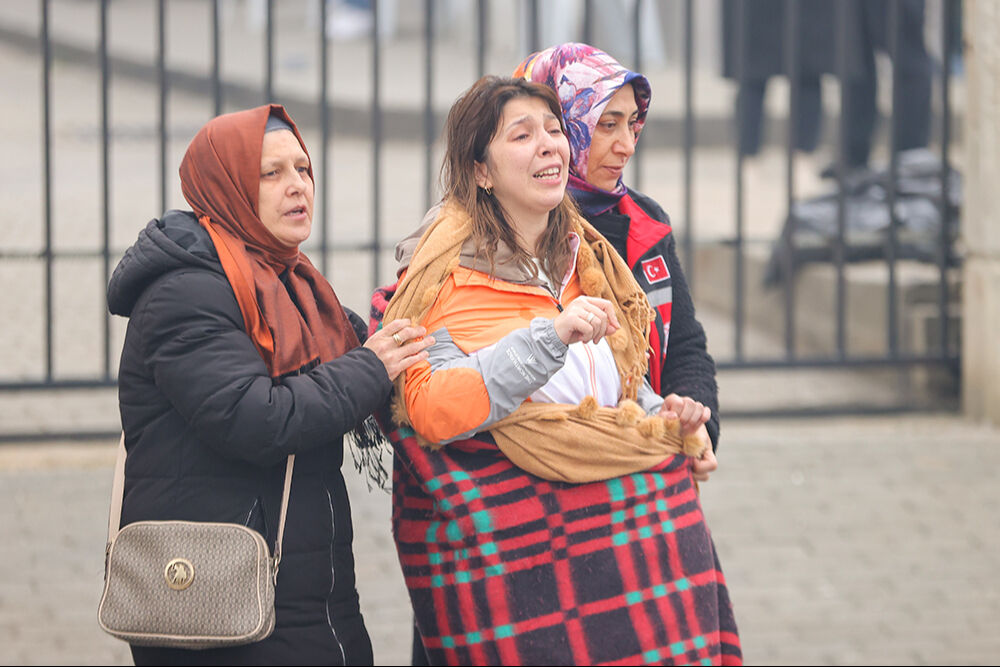 Balıkesir'deki patlamada ölenlerin cenazeleri ailelerine teslim edildi Balıkesir'deki patlamada ölenlerin cenazeleri ailelerine teslim edildi - 4. Resim