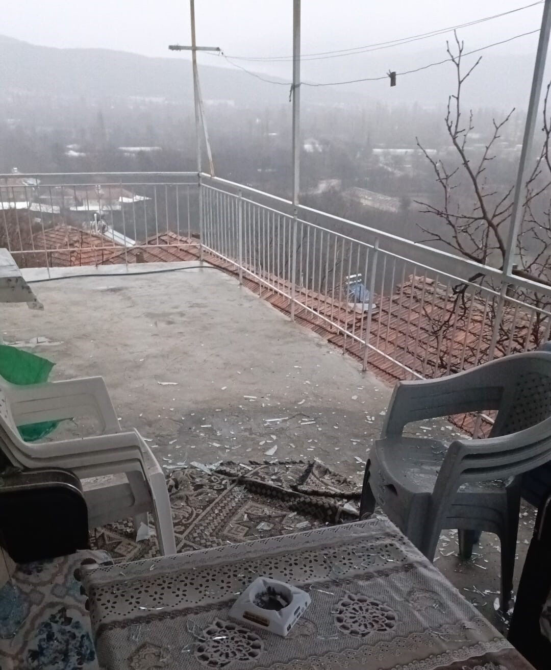 Binde bir yaşanacak olay! Burdur'da eve yıldırım düştü, ortalık savaş alanına döndü - 1. Resim