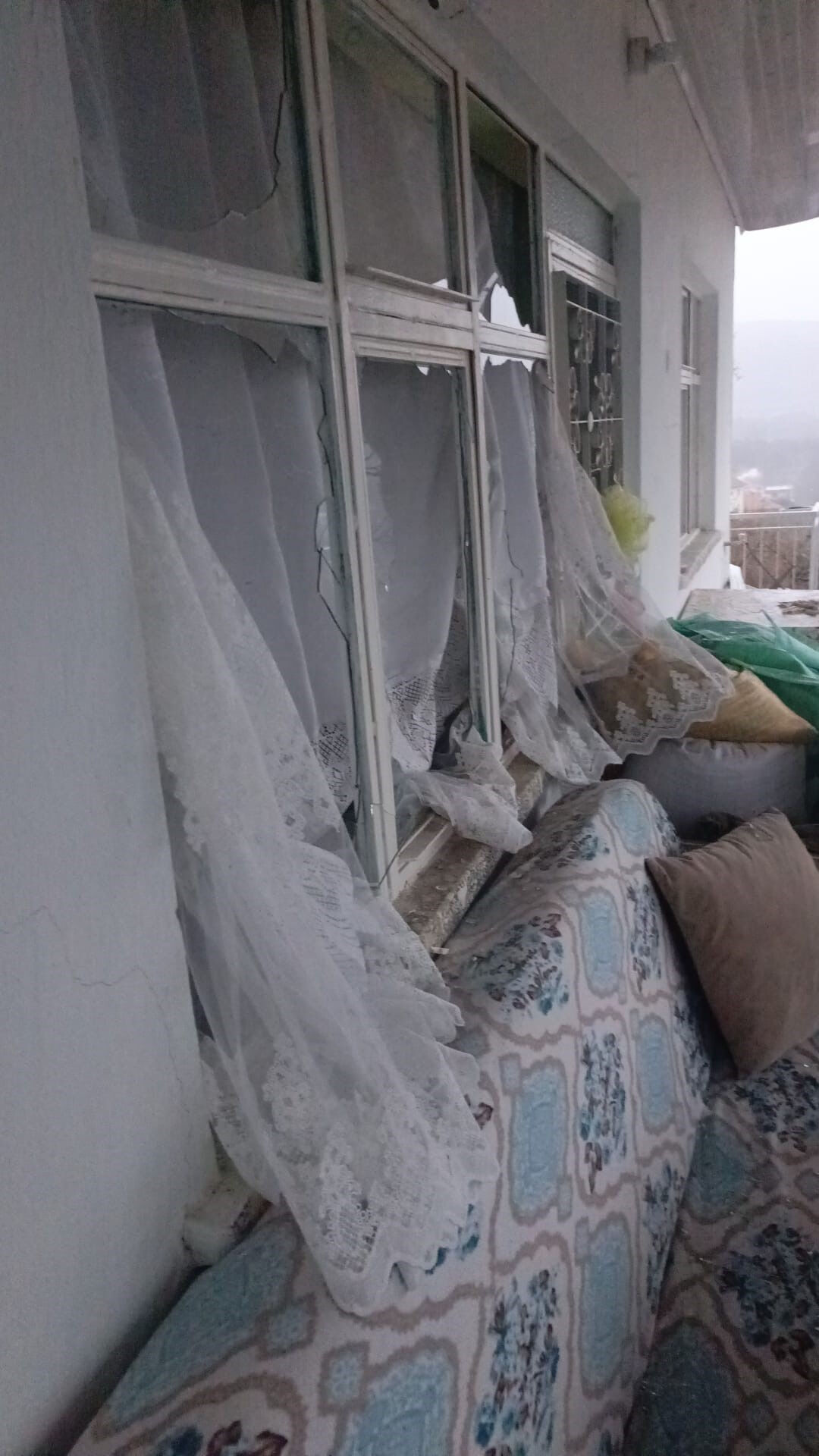 Binde bir yaşanacak olay! Burdur'da eve yıldırım düştü, ortalık savaş alanına döndü - 2. Resim