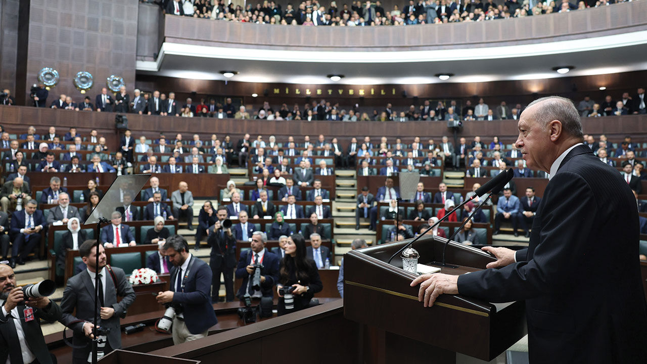 Cumhurbaşkanı Erdoğan Suriye'nin özgürleşmesini Kerkük türküsüyle kutladı! O sözler ayakta alkışlandı Cumhurbaşkanı Erdoğan'dan CHP'li belediyelerin SGK borçlarına tepki: Tıpış tıpış ödeyeceksiniz - 4. Resim