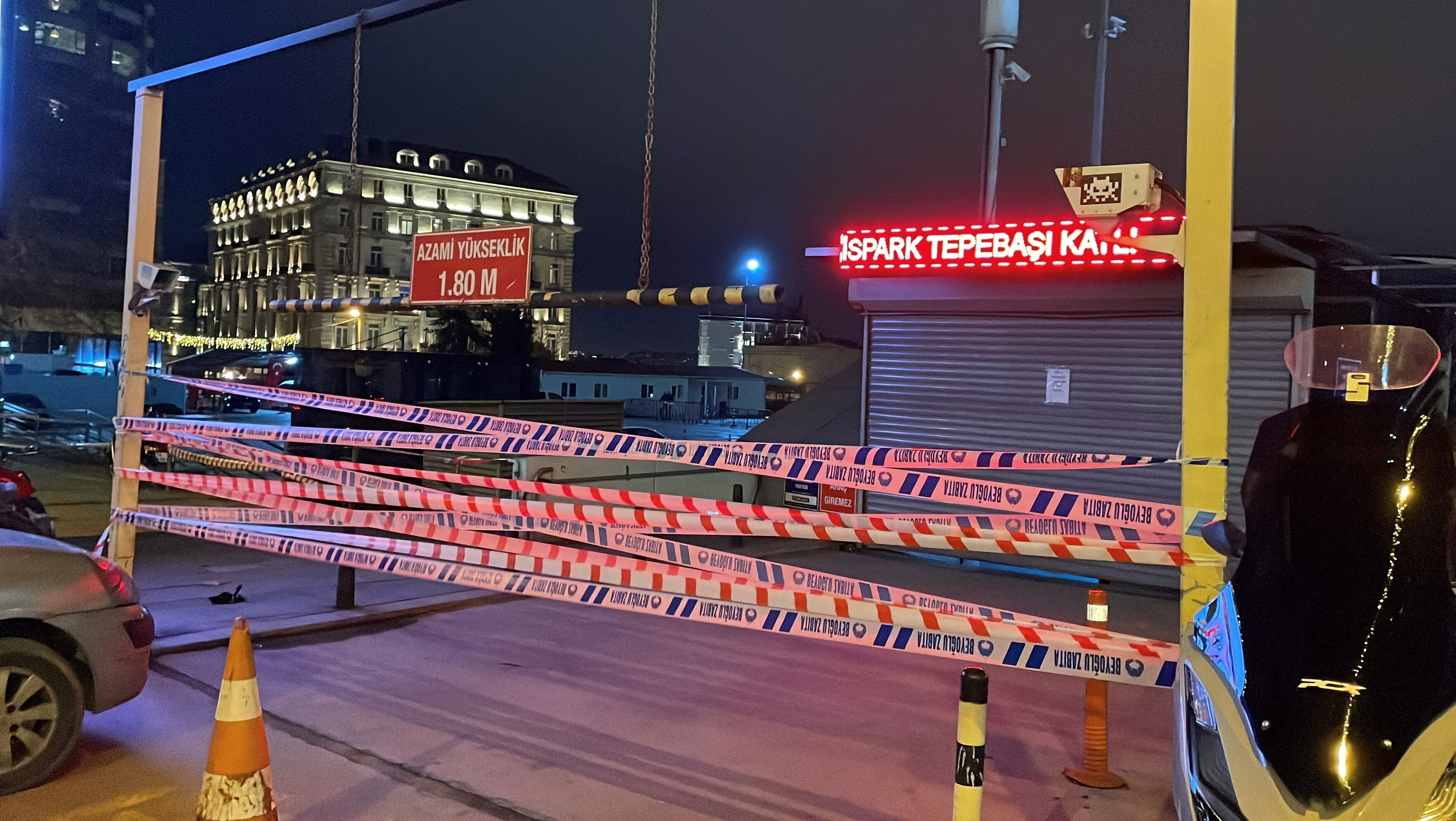 İSPARK’ın kolonları çatladı! Otopark boşaltıldı İSPARK’ın kolonları çatladı! Otopark boşaltıldı - 2. Resim