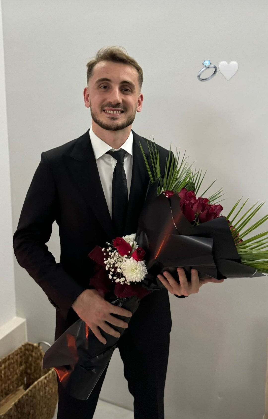 Kerem Aktürkoğlu nişanı taktı! Sosyal medyadan duyurdu - 1. Resim