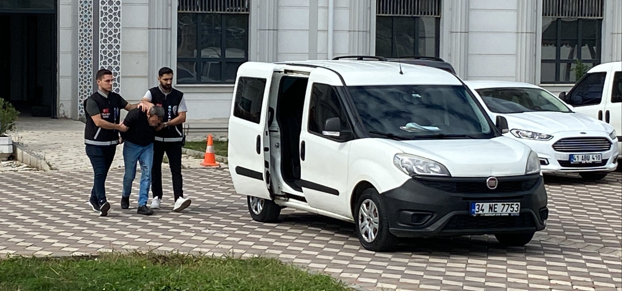 Kocaeli'de otobüste herkesin gözü önünde cinayet! Katil zanlısı ne diyeceğini bilemedi - 2. Resim