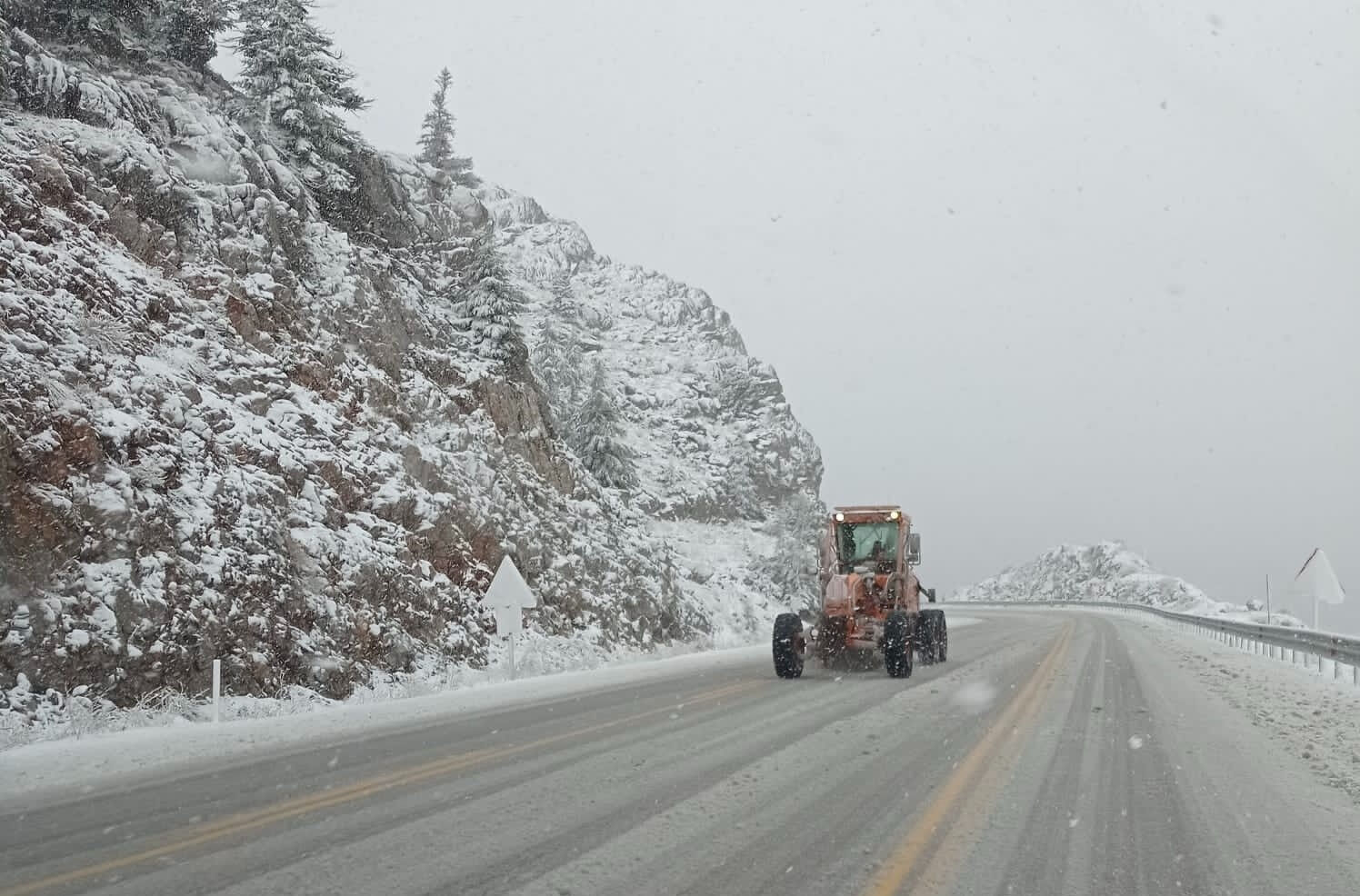 Meteoroloji 'turuncu' kod ile uyarmıştı! Antalya'da kar yağışı hayatı olumsuz etkiledi - 3. Resim