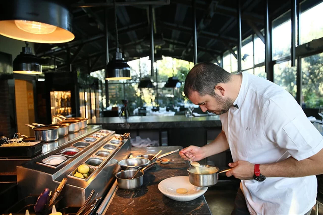 Osman Sezener kaç yaşında, aslen nereli? Michelin Yıldızlı Şef Osman Sezener MasterChef'e konuk oldu! - 1. Resim