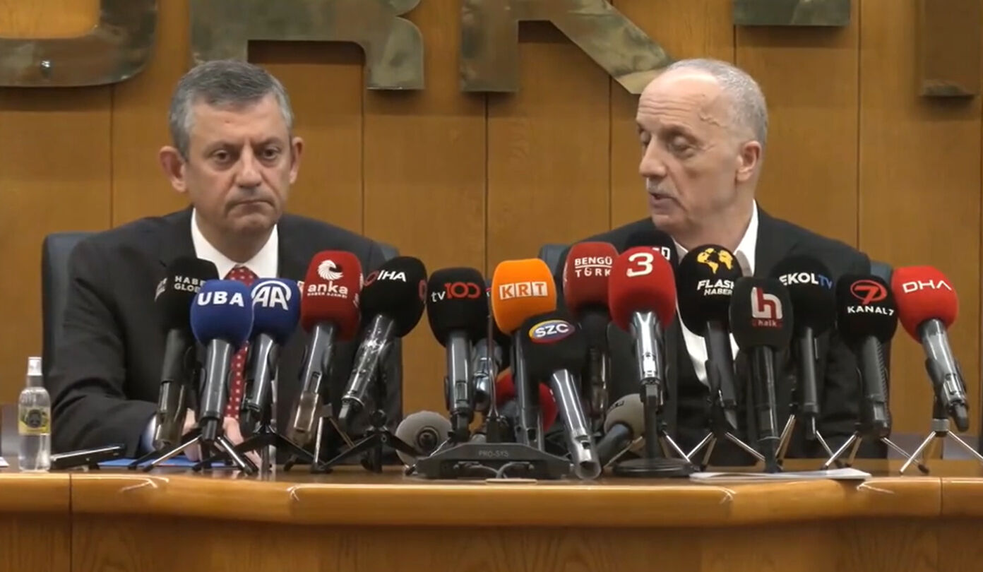 Özgür Özel ve TÜRK-İŞ Başkanı Atalay'dan asgari ücret açıklaması: Ülkeyi yönetenler taleplerimize kulak versin - 1. Resim