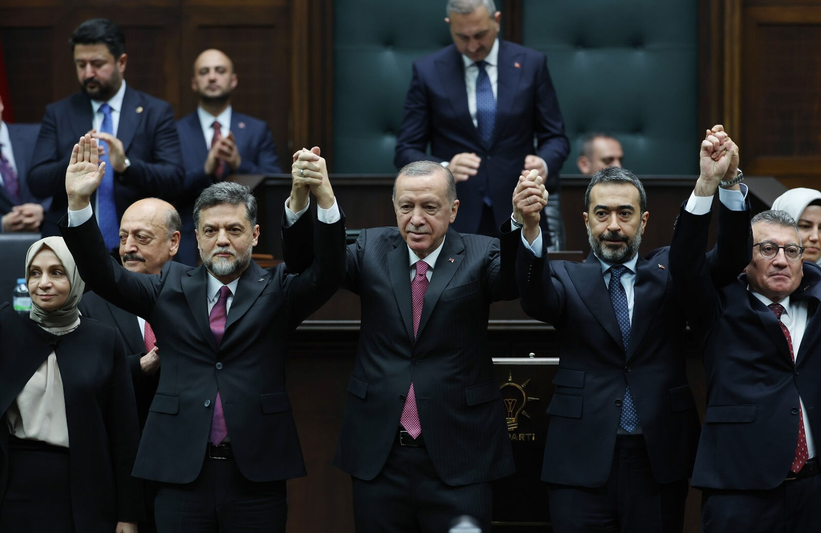 Rozetini bizzat Erdoğan taktı! Gelecek Partisi'nden istifa eden Nedim Yamalı AK Parti'ye katıldı Rozetini bizzat Erdoğan taktı! Gelecek Partisi'nden istifa eden Nedim Yamalı AK Parti'ye katıldı - 1. Resim