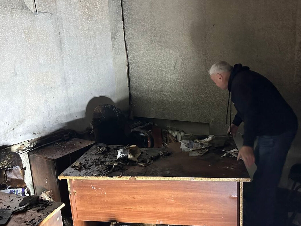 Rusya'nın Ukrayna savaşı fonuna darbe! Putin'in kurucusu olduğu partinin binası kundakladı - 1. Resim