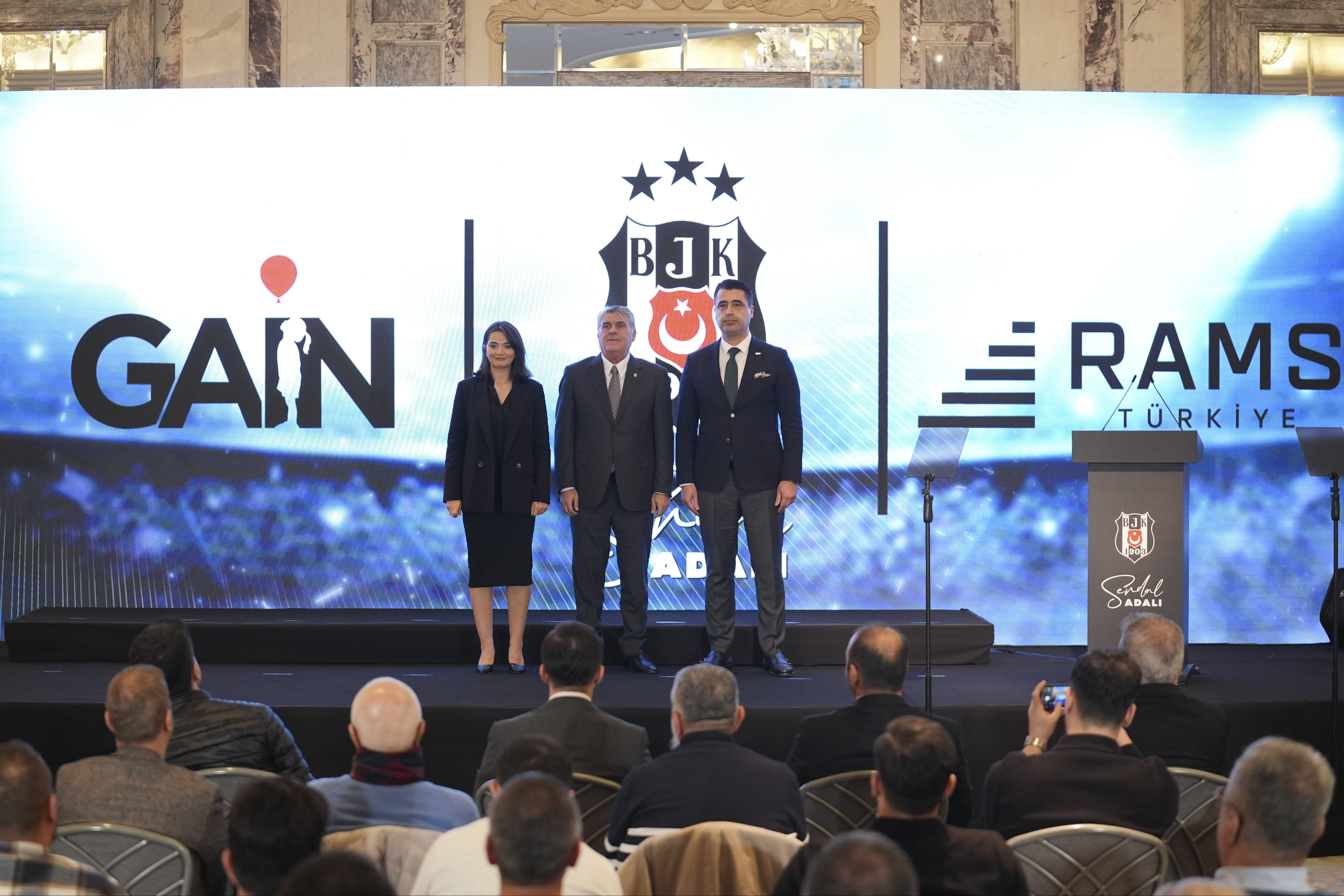 Serdal Adalı 2 sponsorluk anlaşmasını açıkladı Serdal Adalı 2 sponsorluk anlaşmasını açıkladı - 1. Resim