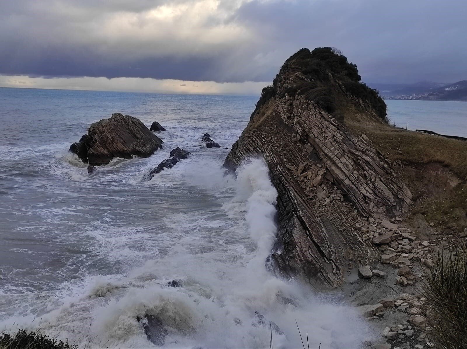 50 yıl sonra ilk! Sinop'ta deniz çekildi, ünlü kayalıklar kara haline döndü - 1. Resim