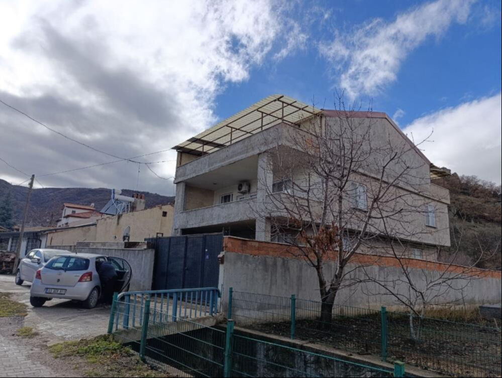 Afyonkarahisar Belediyesi'nden skandal karar! Hakkını aradı, kapılar kapandı Afyonkarahisar Belediyesi'nden skandal karar! Hakkını aradı, kapılar kapandı - 1. Resim