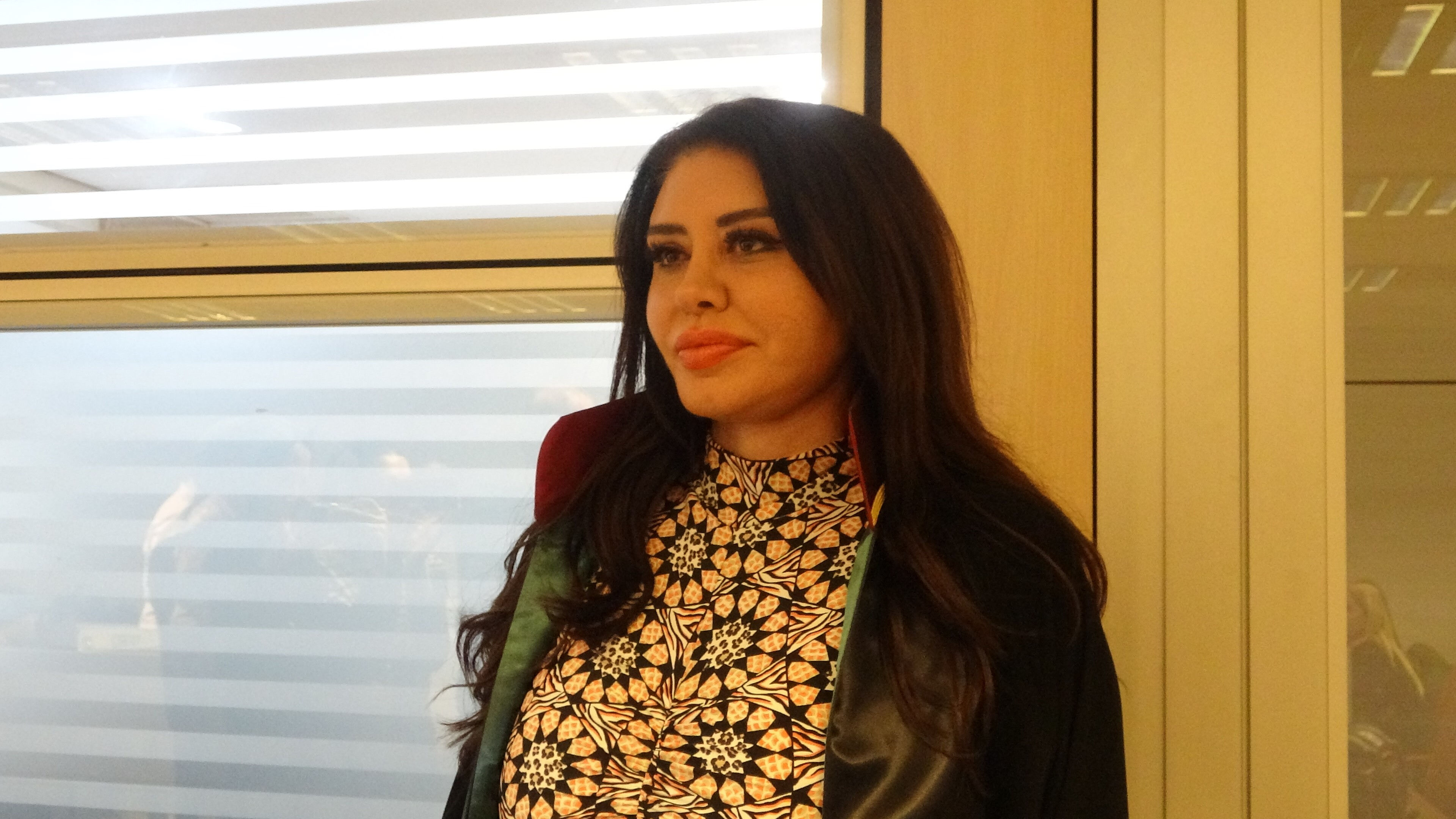 Dolandırıcılar bu kez ev hanımlarını hedef aldılar! 500 TL para istediler! Ünlü şarkıcının fotoğraflarını kullanıp… - 1. Resim