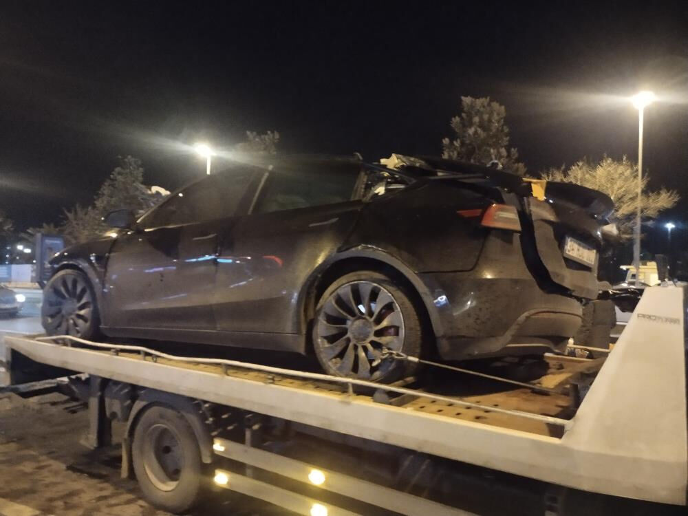 İstanbul'da feci kaza! İETT otobüsüne çarpan otomobildeki yolcu canından oldu - 1. Resim