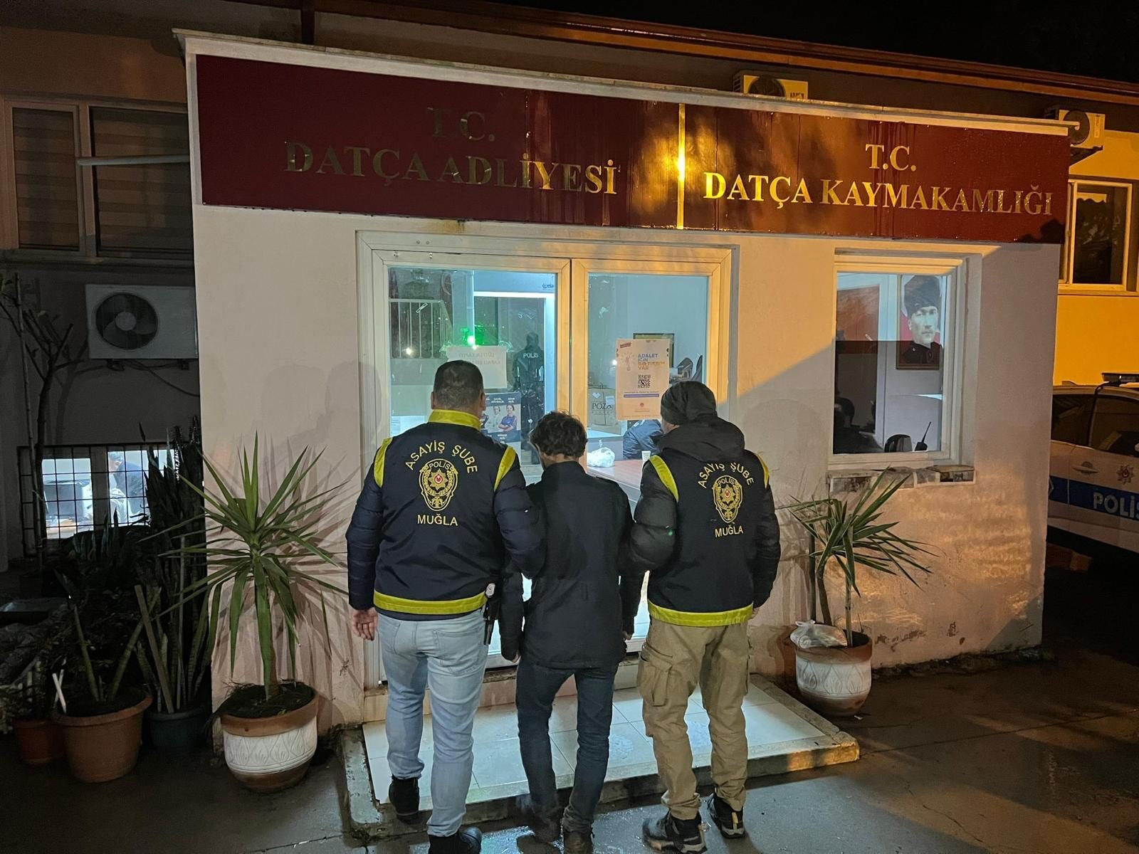 Muğla'da Halil Çevik cinayeti 13 ay sonra çözüldü: 16 yaşındaki katil zanlısından 'istismar' iddiası Muğla'da Halil Çevik cinayeti 13 ay sonra çözüldü: 16 yaşındaki katil zanlısından 'istismar' iddiası - 1. Resim